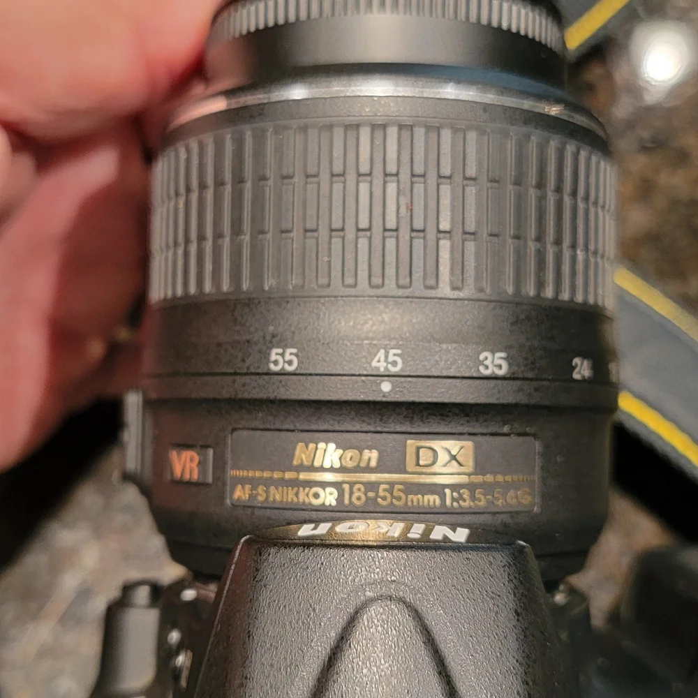 Nikon D5000 AF-S Nikkor 18-55mm Camera